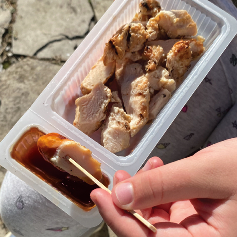 Chicken bites with barbecue dipping sauce